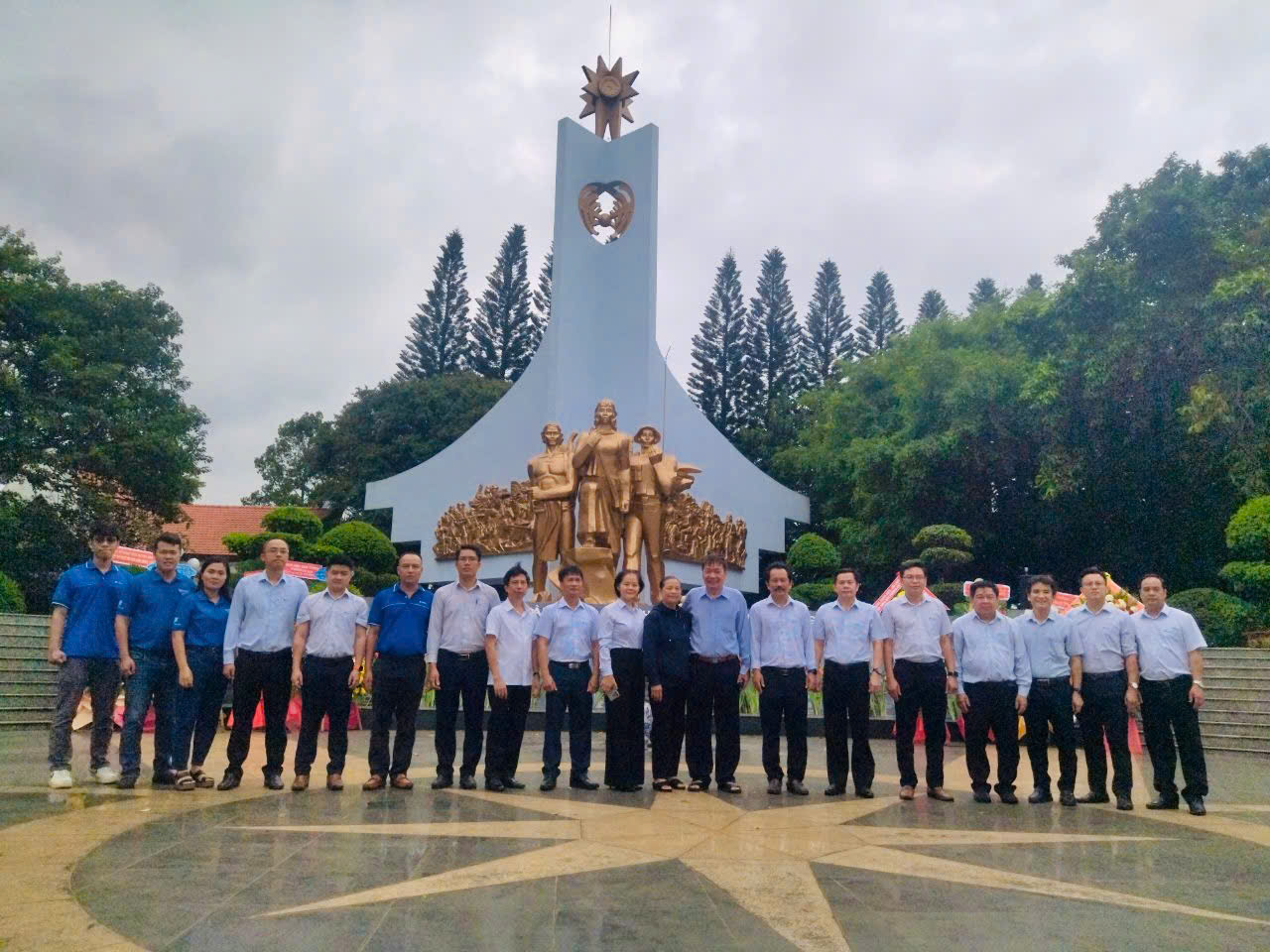VNPT ĐẮK LẮK DÂNG HƯƠNG TƯỞNG NIỆM NHÂN NGÀY 27/7 - GHI NHỚ CÔNG ƠN LIỆT SỸ NGÀNH THÔNG TIN
