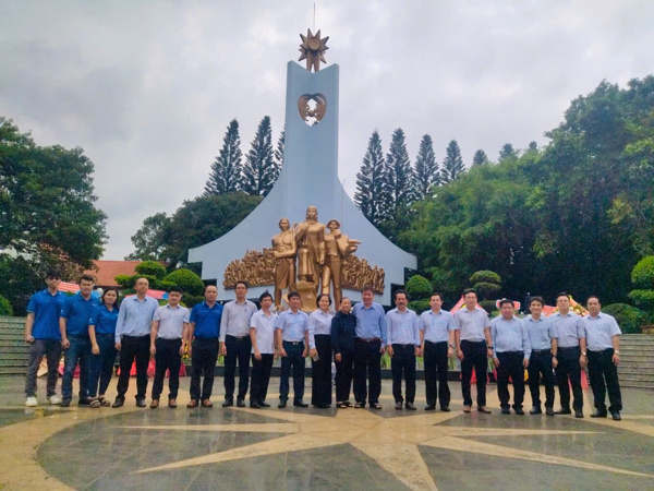 VNPT ĐẮK LẮK DÂNG HƯƠNG TƯỞNG NIỆM NHÂN NGÀY 27/7 - GHI NHỚ CÔNG ƠN LIỆT SỸ NGÀNH THÔNG TIN